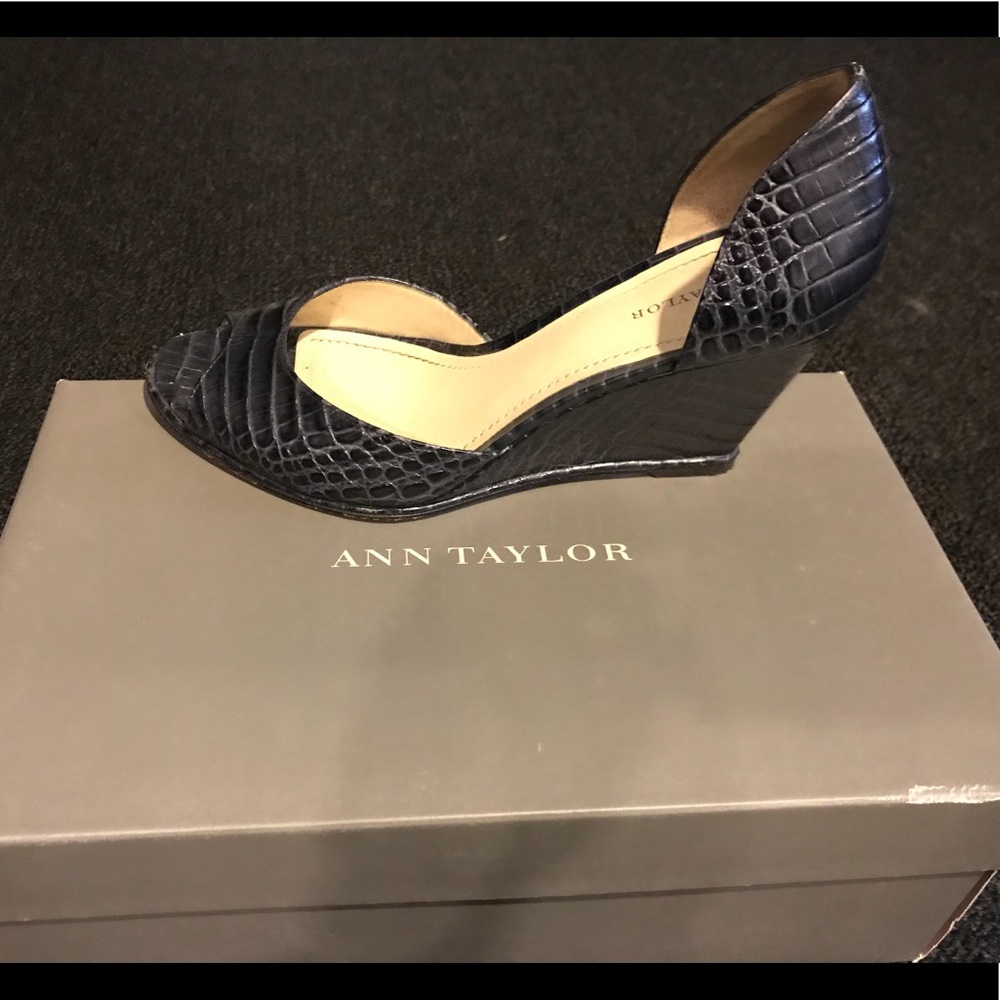 Ann Taylor navy wedges
